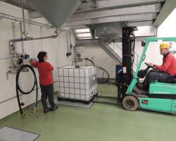 Výroba první šarže 500kg parfémové kompozice v novém provozu.
